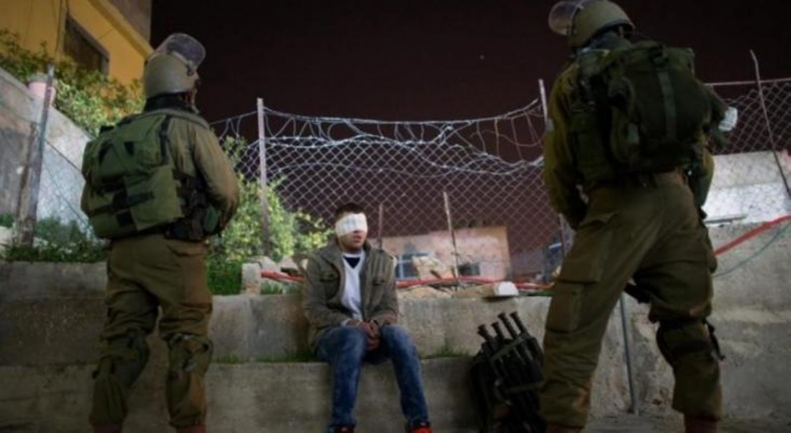 الاحتلال يعتقل 13 فلسطينيًا من الضفة الغريبة