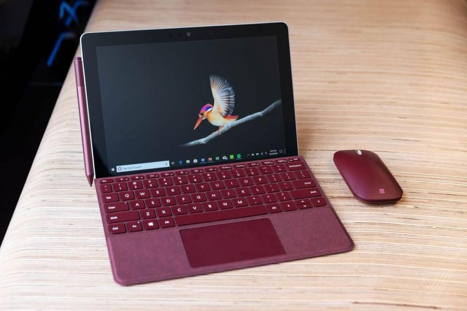 "Surface Go"..      