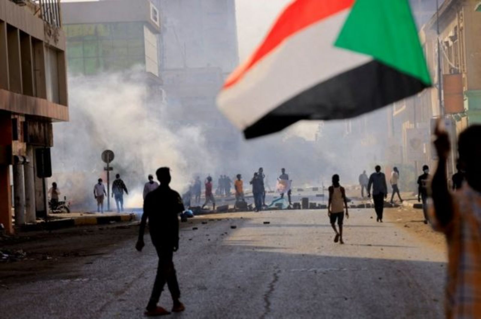 3 قتلى بتظاهرات الخرطوم.. والأمن السوداني يطلق الغاز