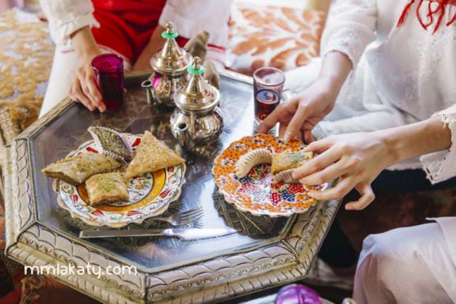 غائم مثير الإستنباط  كيفية تزيين طاولة تقديمات العيد بالحلويات - أصداء