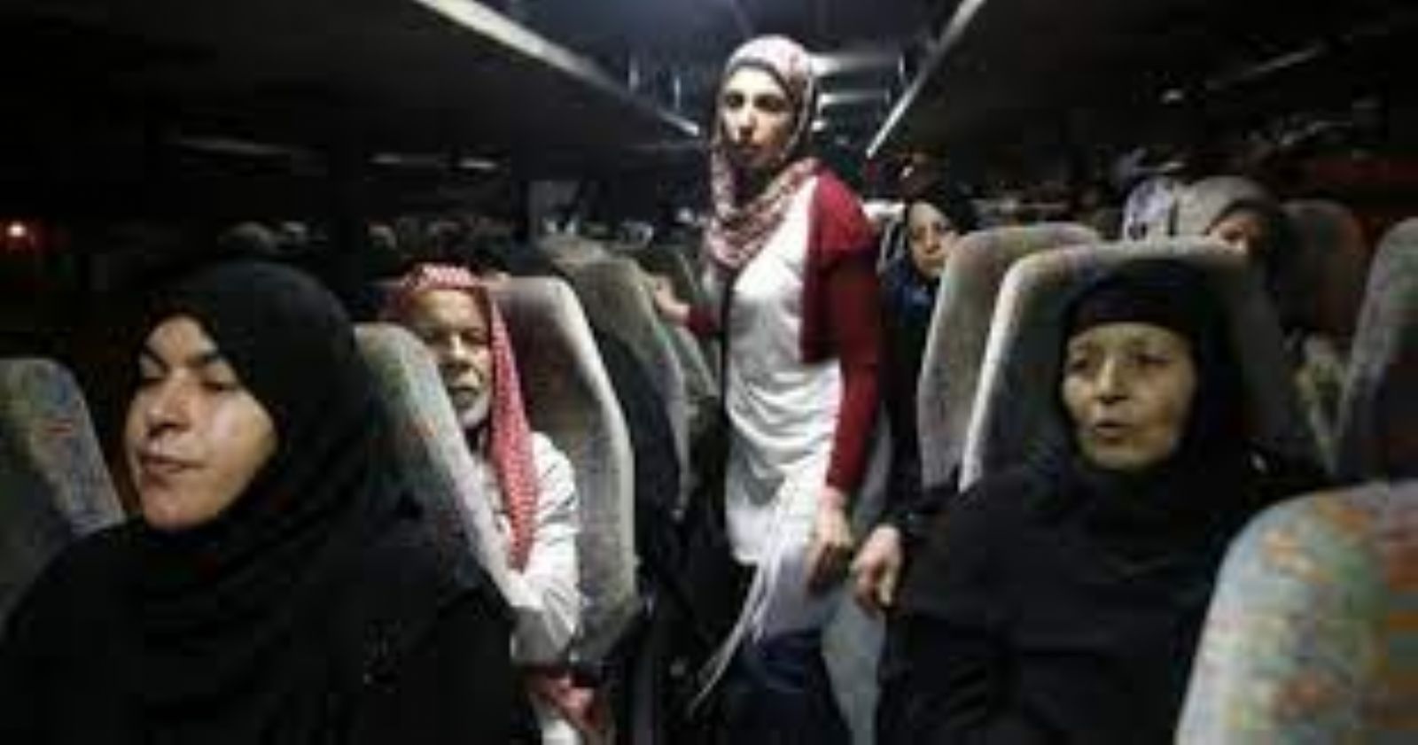 57 مواطنا من غزة يزورون أبناءهم في سجن "نفحة"