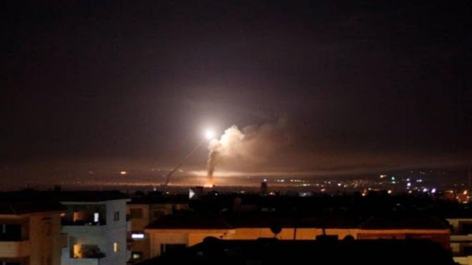 غارات إسرائيلية على قطاع غزة والمقاومة ترد