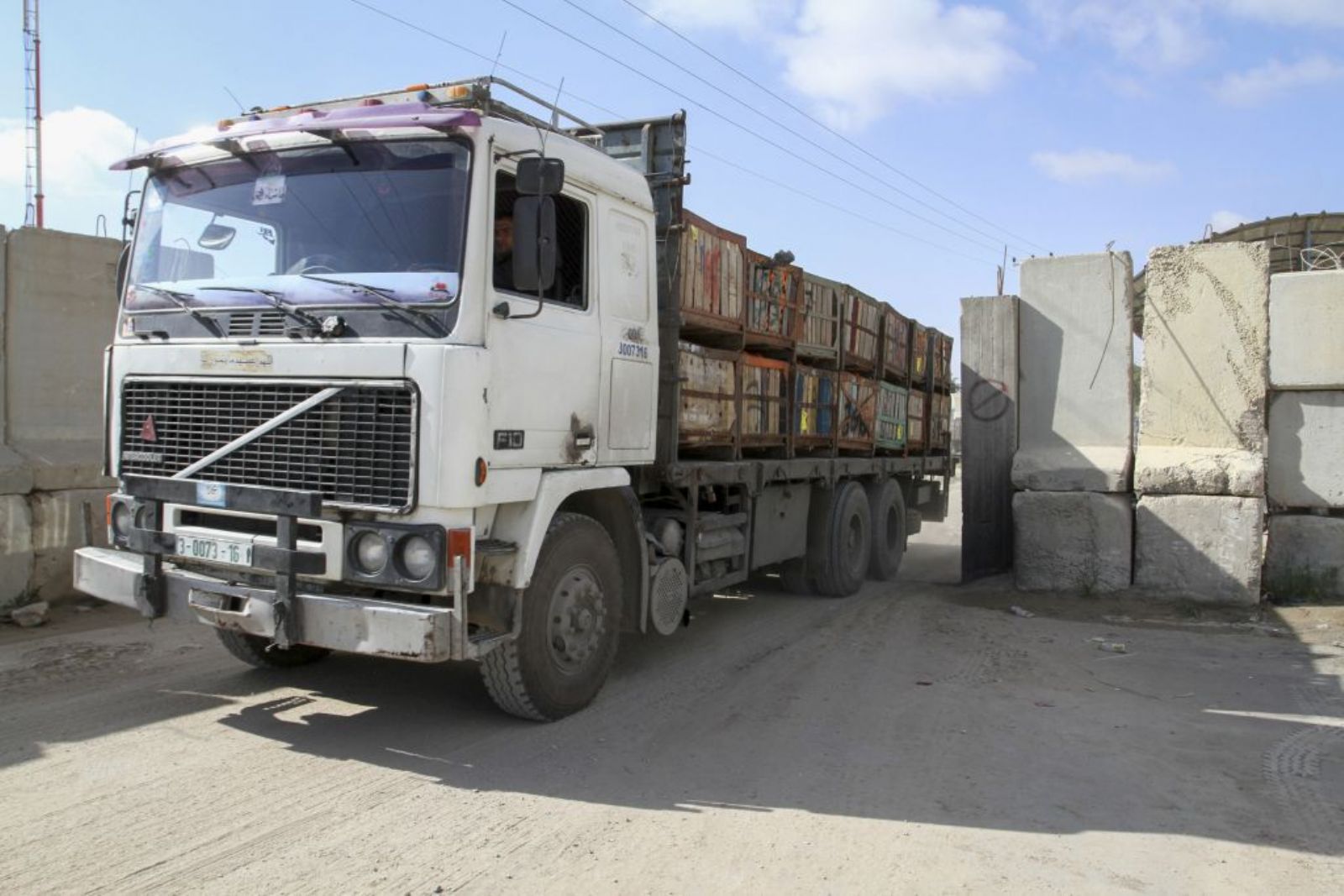 Israel blocks tonnes of goods entering Gaza Strip