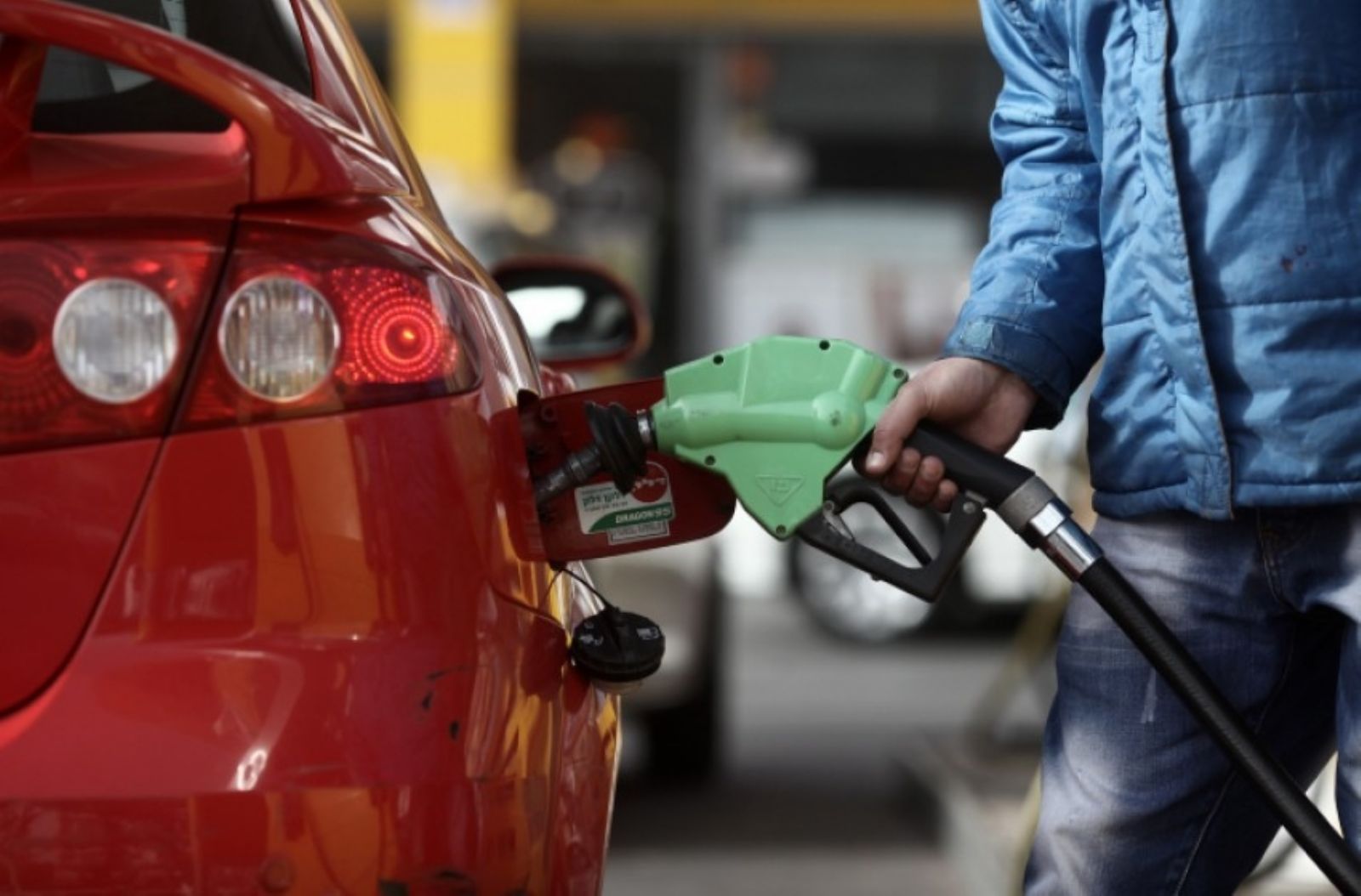 اسرائيل: غلاء أسعار البنزين ومنتجات الألبان مطلع أيار