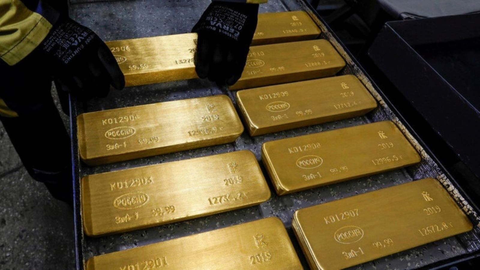 تراجع أسعار الذهب عالميا لأدنى مستوى في 6 أشهر