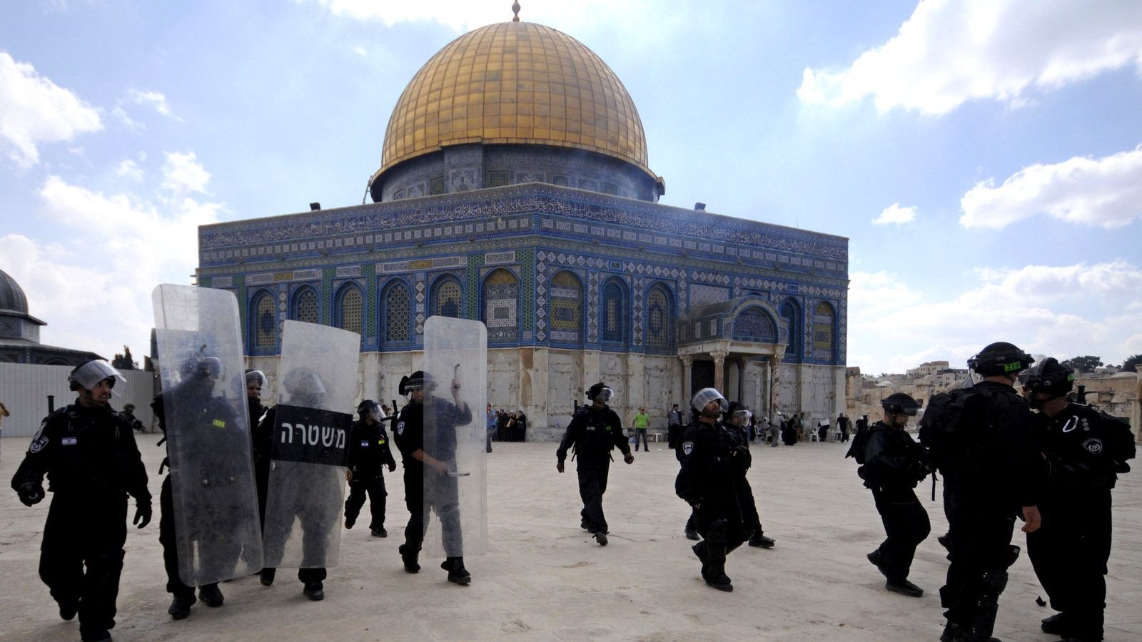 Tens of thousands of Jewish settlers raided Al-Aqsa Mosque last year