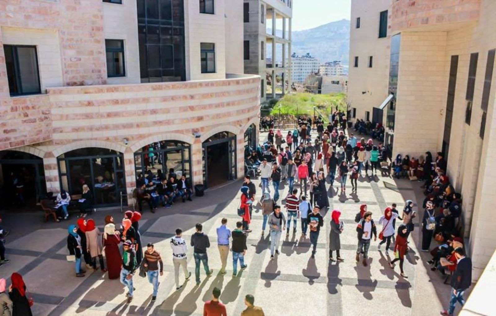 تصاعد الأزمة بين إدارة جامعة القدس المفتوحة ونقابة العاملين