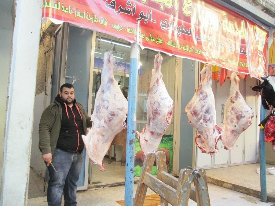 بورصة اللحوم في مخيم بلاطة تحطم الاسعار