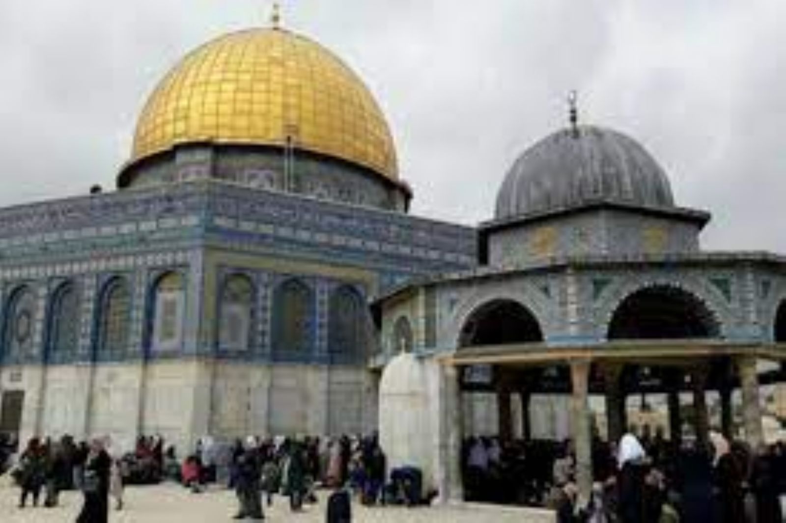 حظر وحل "لجنة الزكاة المركزية" في القدس