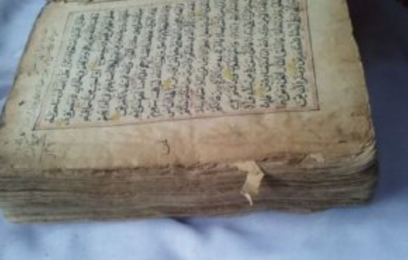 مصادرة نحو 2000 مخطوطة في مطار صنعاء ومنفذ حرض وإعادتها