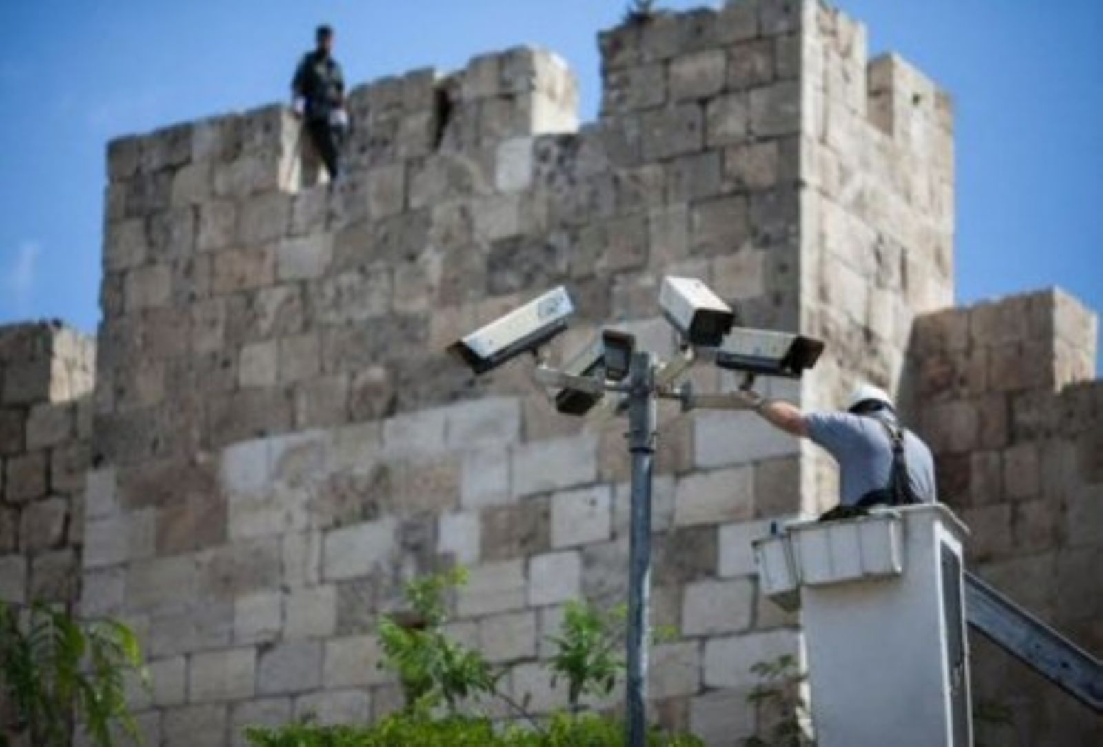 Cameras to monitor Palestinians installed at Al-Aqsa Mosque